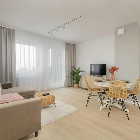 Elegant For 4 With Parking In By Renters 아파트