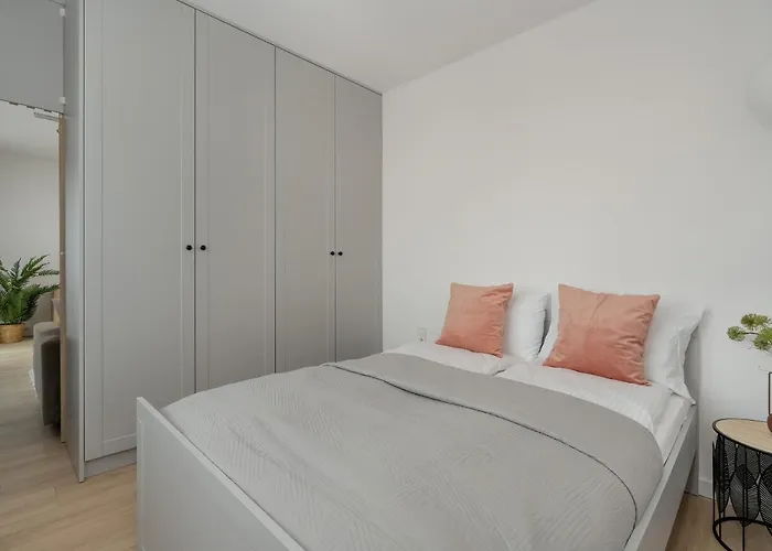 Appartement Elegant For 4 With Parking In By Renters Poznań