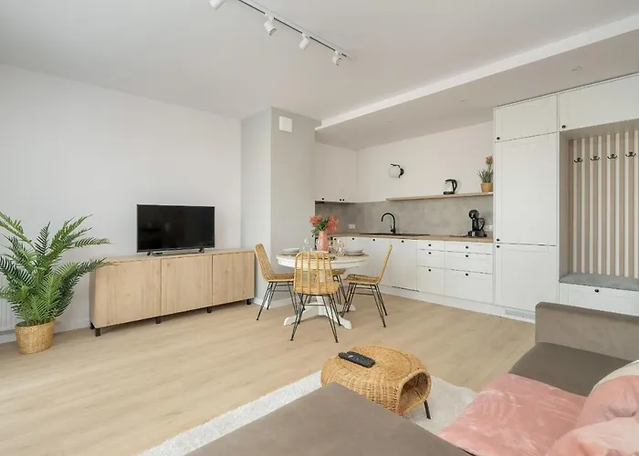 Elegant For 4 With Parking In By Renters Poznań