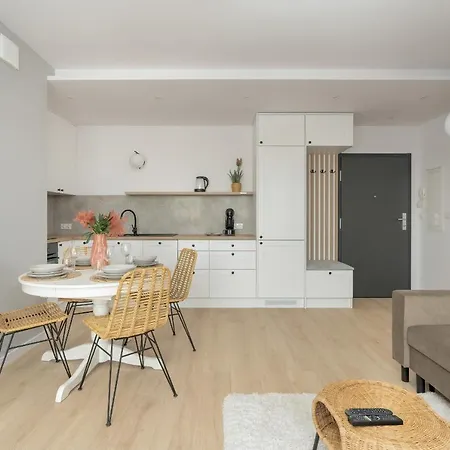 Elegant For 4 With Parking In By Renters * Posen