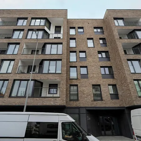 Elegant For 4 With Parking In By Renters Poznań