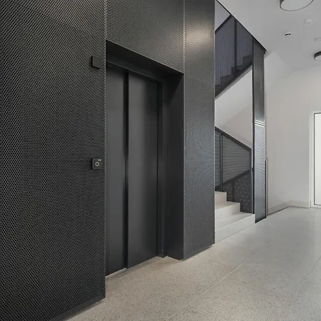 Elegant For 4 With Parking In By Renters