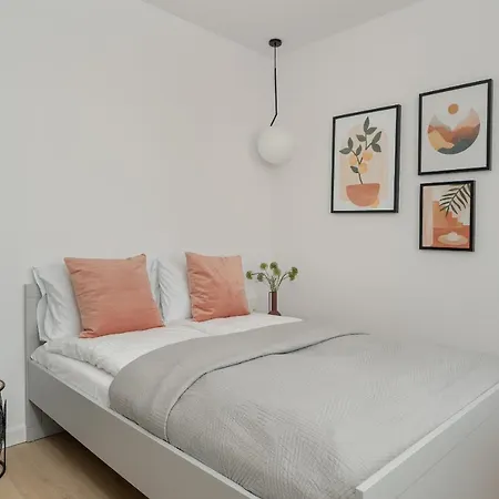 Elegant For 4 With Parking In By Renters