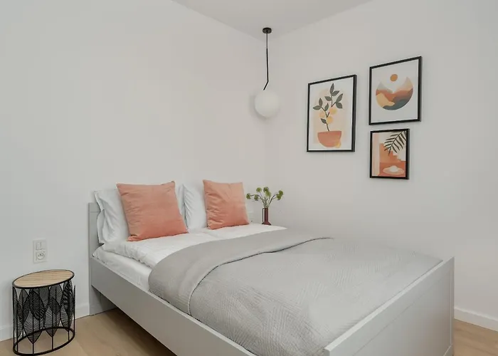 Elegant For 4 With Parking In By Renters